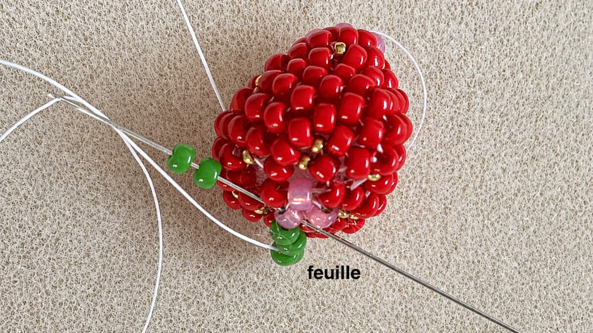 Tejido de fresas 3D en peyote circular : Paso 11 Tejido de fresas 3D en peyote circular : Paso 11