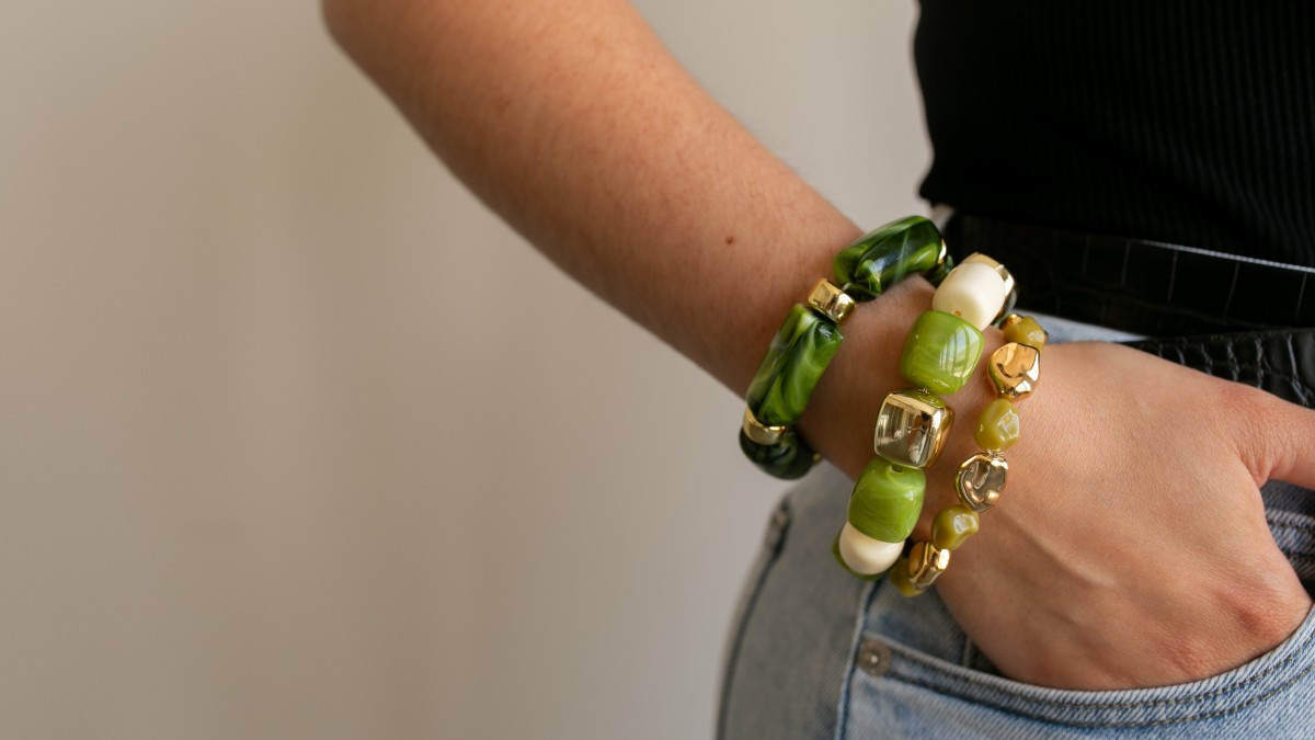 Bricolaje: conjunto de pulseras en tonos verdes Bricolaje: conjunto de pulseras en tonos verdes