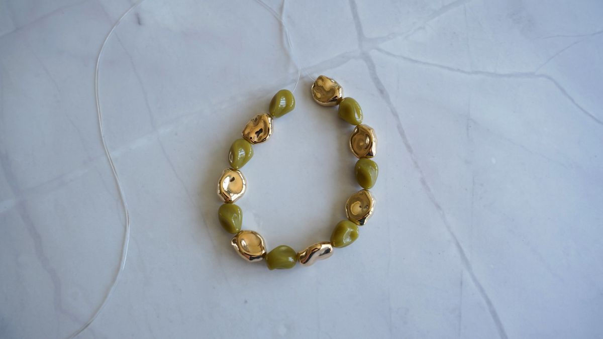 Bricolaje: conjunto de pulseras en tonos verdes : Paso 1 Bricolaje: conjunto de pulseras en tonos verdes : Paso 1