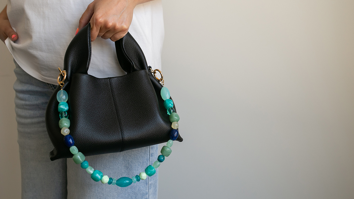 Tutorial de bricolaje: cómo hacer un asa para bolso con cuentas de resina Tutorial de bricolaje: cómo hacer un asa para bolso con cuentas de resina