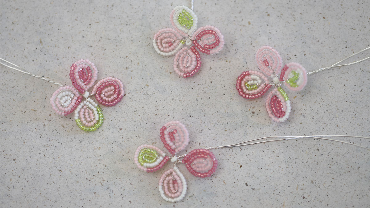 Flores de hortensia hechas con cuentas : Paso 11