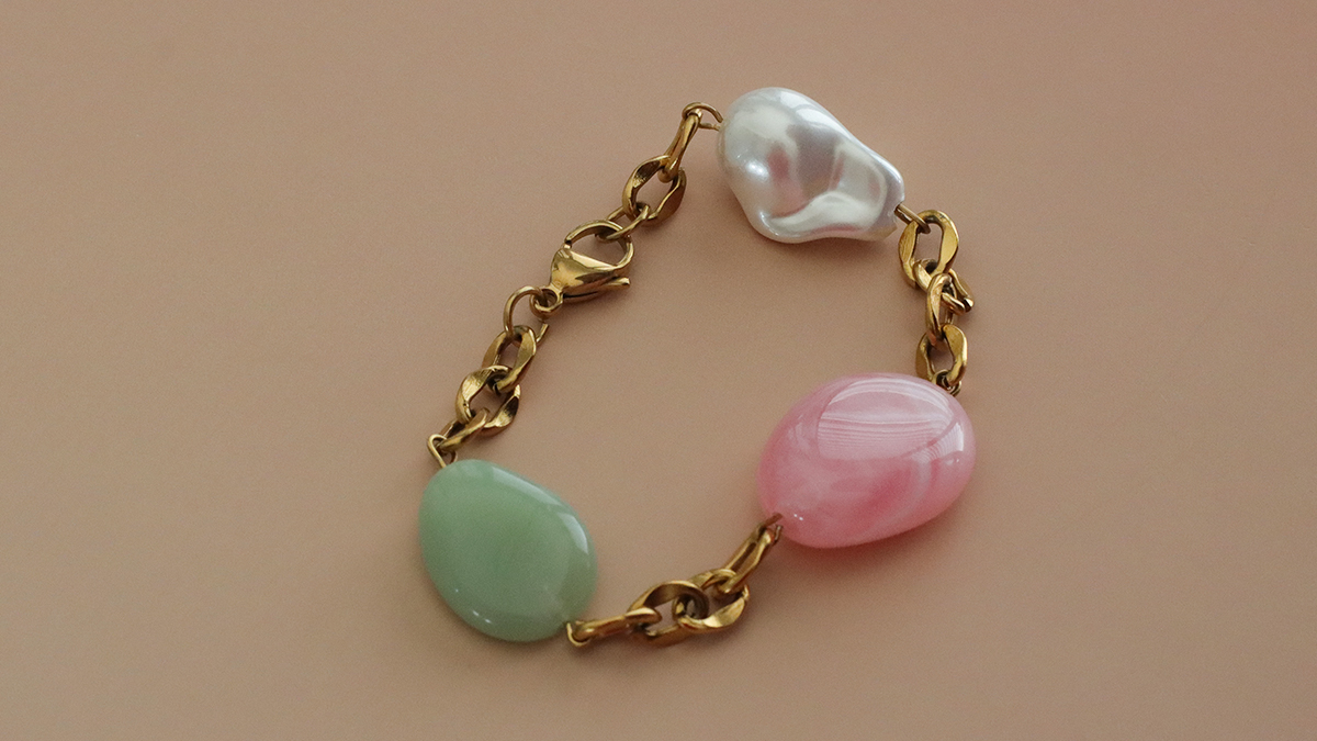 Tutorial para hacer una pulsera con cuentas de resina y cadena dorada : Paso 3 Tutorial para hacer una pulsera con cuentas de resina y cadena dorada : Paso 3