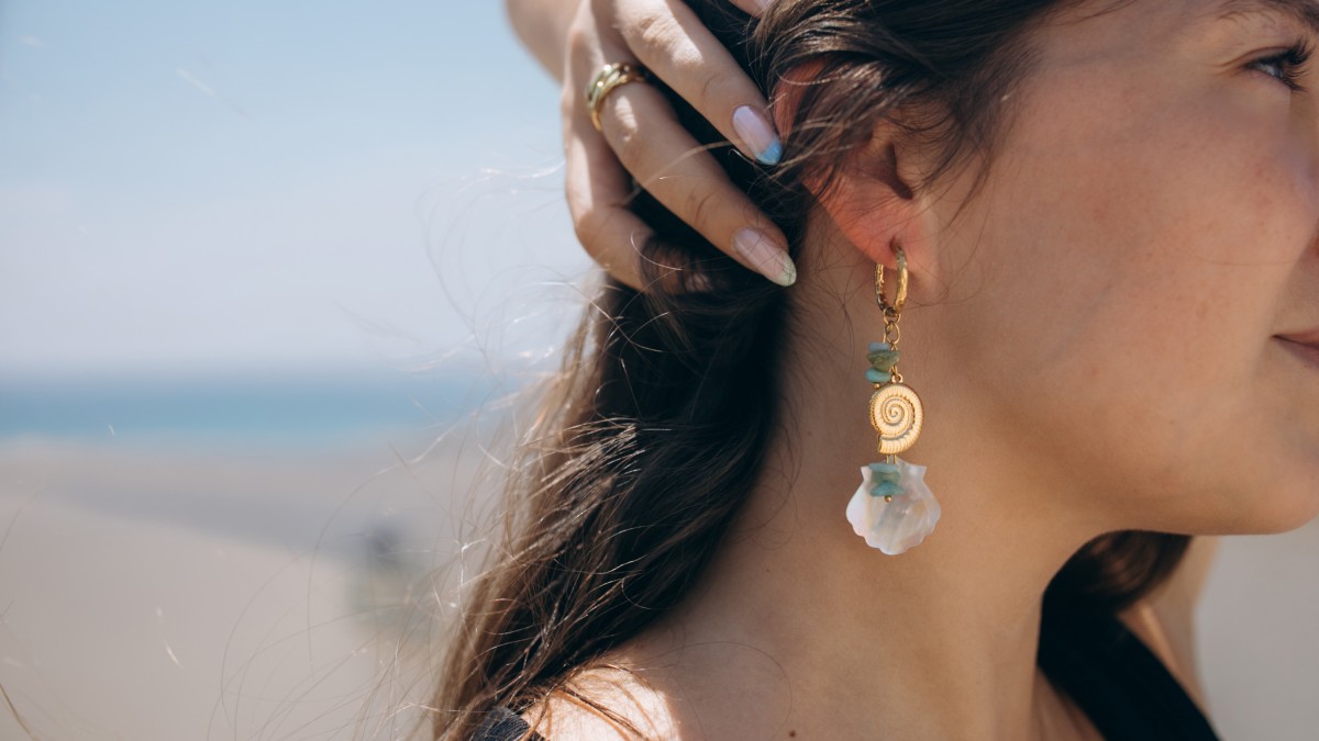 Pendientes de aro de verano con múltiples dijes, de acero inoxidable y nácar Pendientes de aro de verano con múltiples dijes, de acero inoxidable y nácar