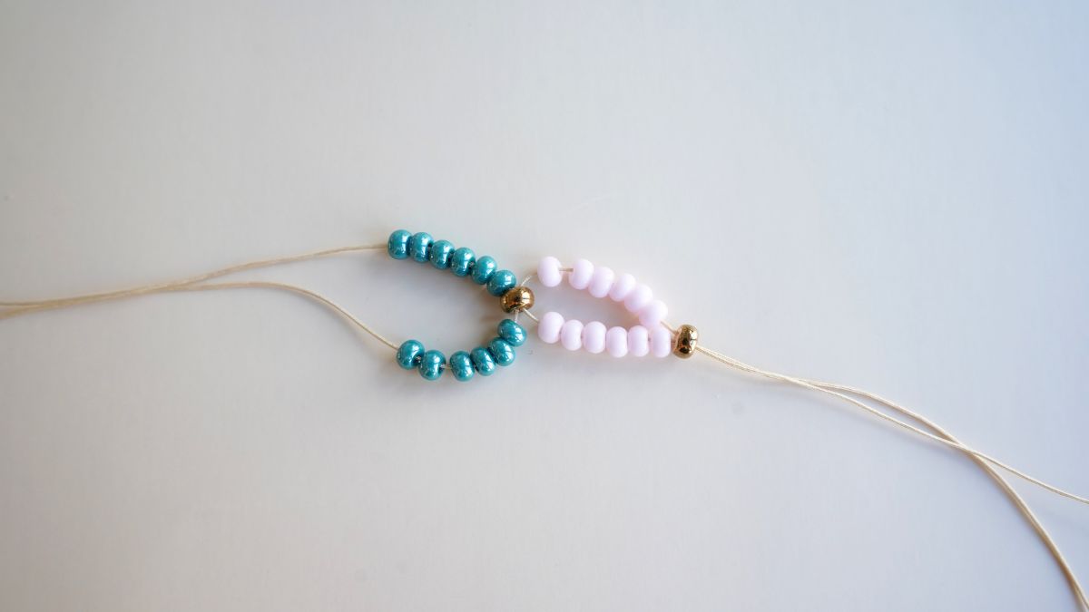 Pulsera de eslabones de colores con cuentas de Rocalla de 6/0 y 5/0 : Paso 4 Pulsera de eslabones de colores con cuentas de Rocalla de 6/0 y 5/0 : Paso 4