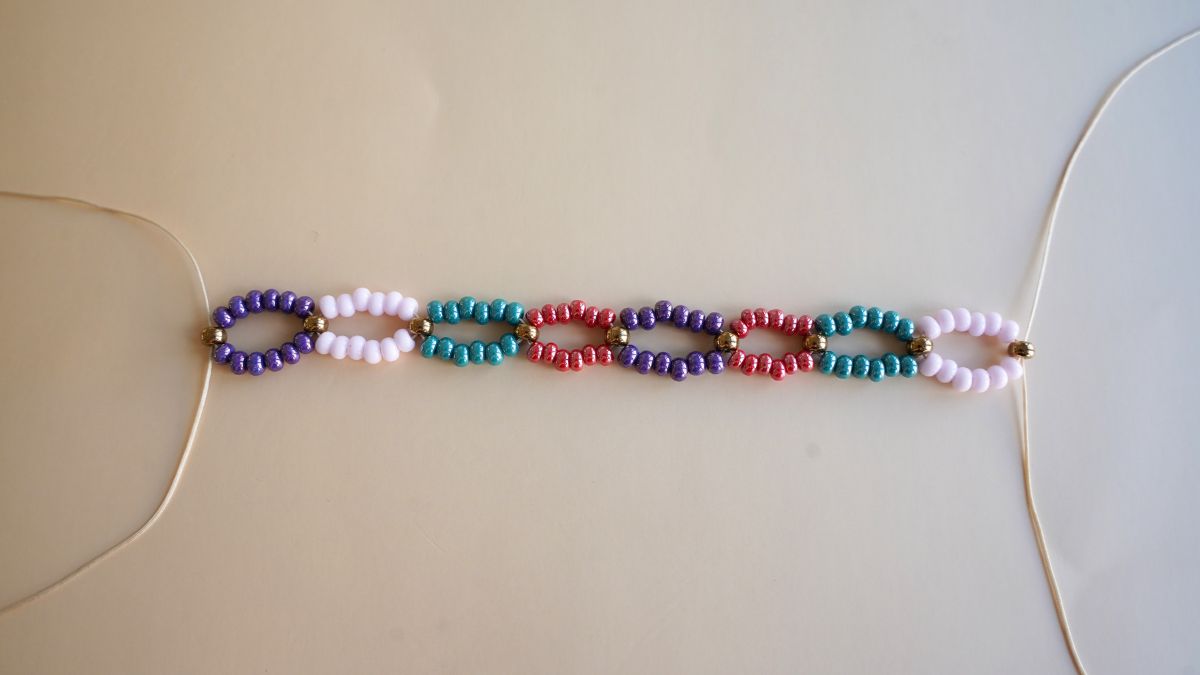 Pulsera de eslabones de colores con cuentas de Rocalla de 6/0 y 5/0 : Paso 5 Pulsera de eslabones de colores con cuentas de Rocalla de 6/0 y 5/0 : Paso 5