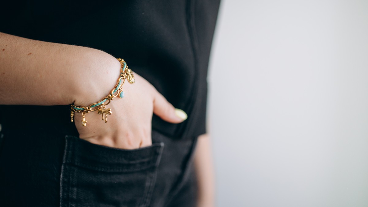 Esquema Pulsera de cordón con dijes Esquema Pulsera de cordón con dijes