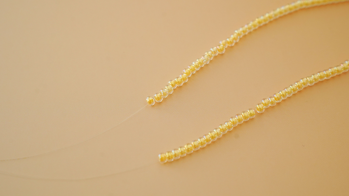 Collar de cuentas Miyuki y cuentas de agua dulce — Tutorial fácil de joyería DIY : Paso 2 Collar de cuentas Miyuki y cuentas de agua dulce — Tutorial fácil de joyería DIY : Paso 2