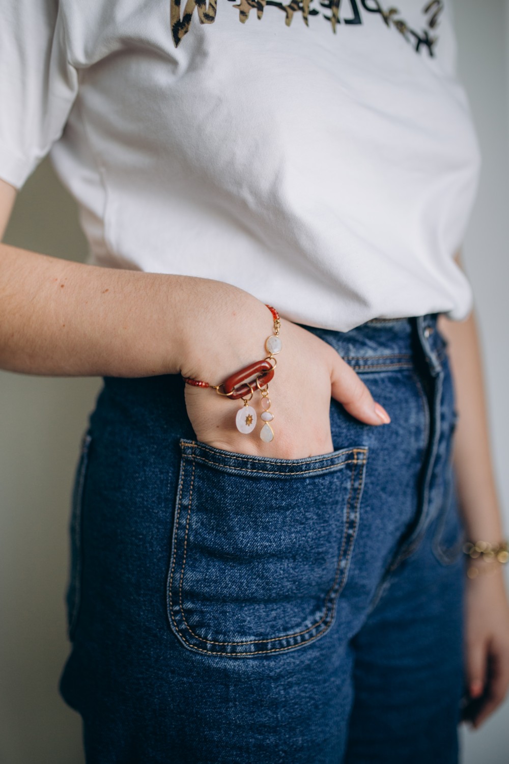 Pulsera de imitación de cornalina con eslabones de jaspe y dijes