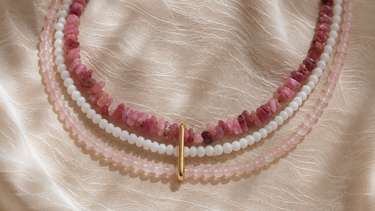 Esquema Collar de varias vueltas con piedras preciosas y cuentas de nácar Esquema Collar de varias vueltas con piedras preciosas y cuentas de nácar