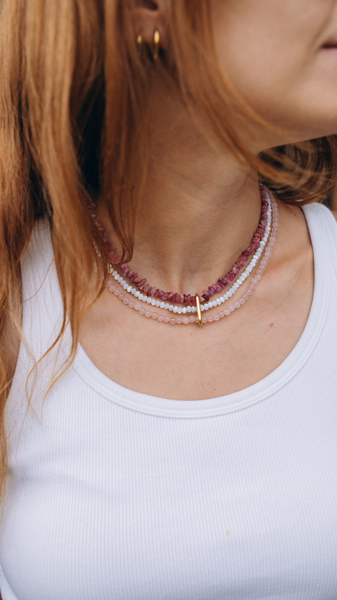 Esquema Collar de varias vueltas con piedras preciosas y cuentas de nácar Esquema Collar de varias vueltas con piedras preciosas y cuentas de nácar