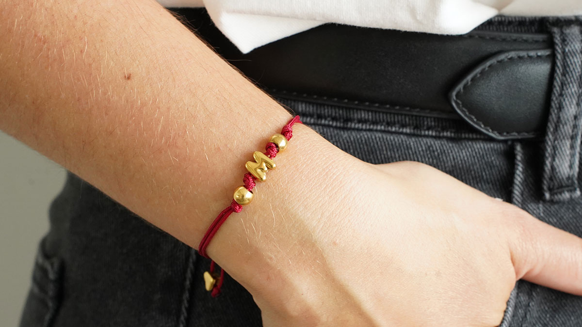 Pulsera de cordón con letra a presión Pulsera de cordón con letra a presión