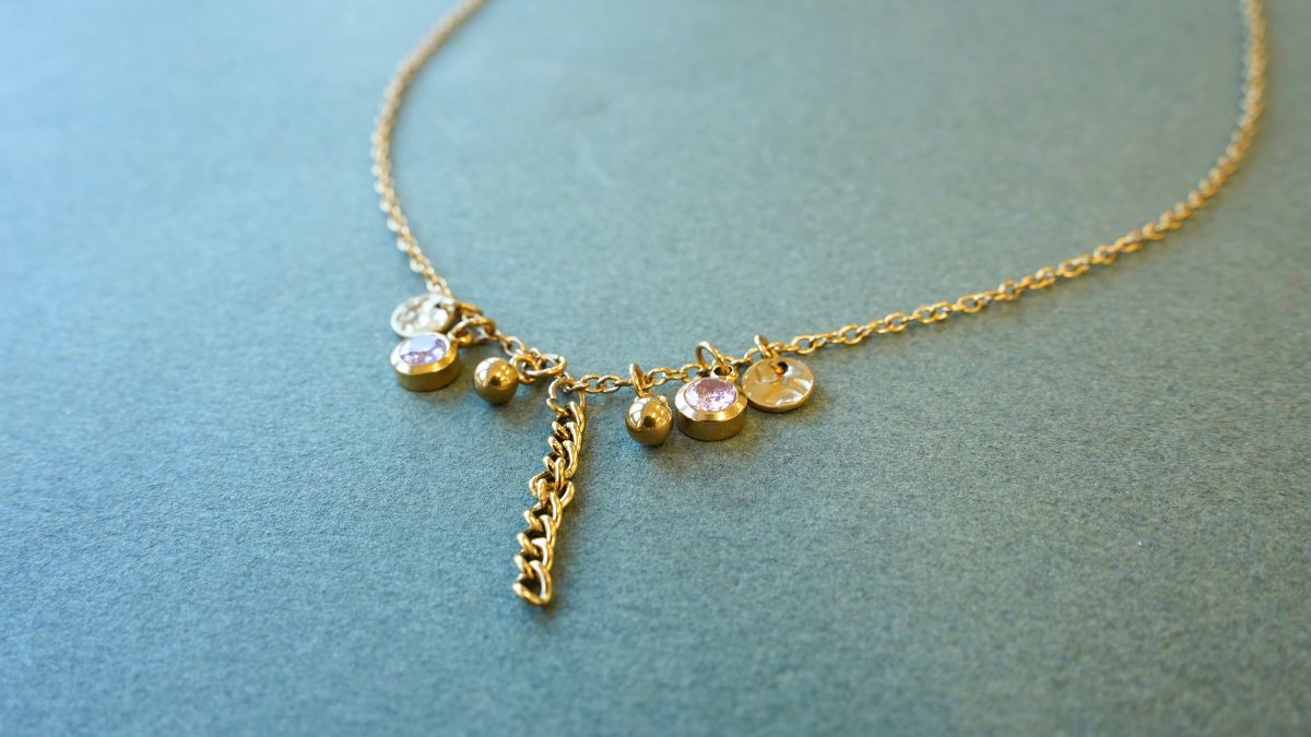 Collar con dijes de piedra natal y acero inoxidable : Paso 2