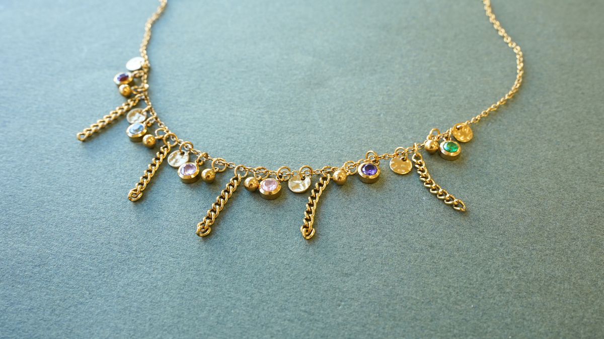 Collar con dijes de piedra natal y acero inoxidable : Paso 4