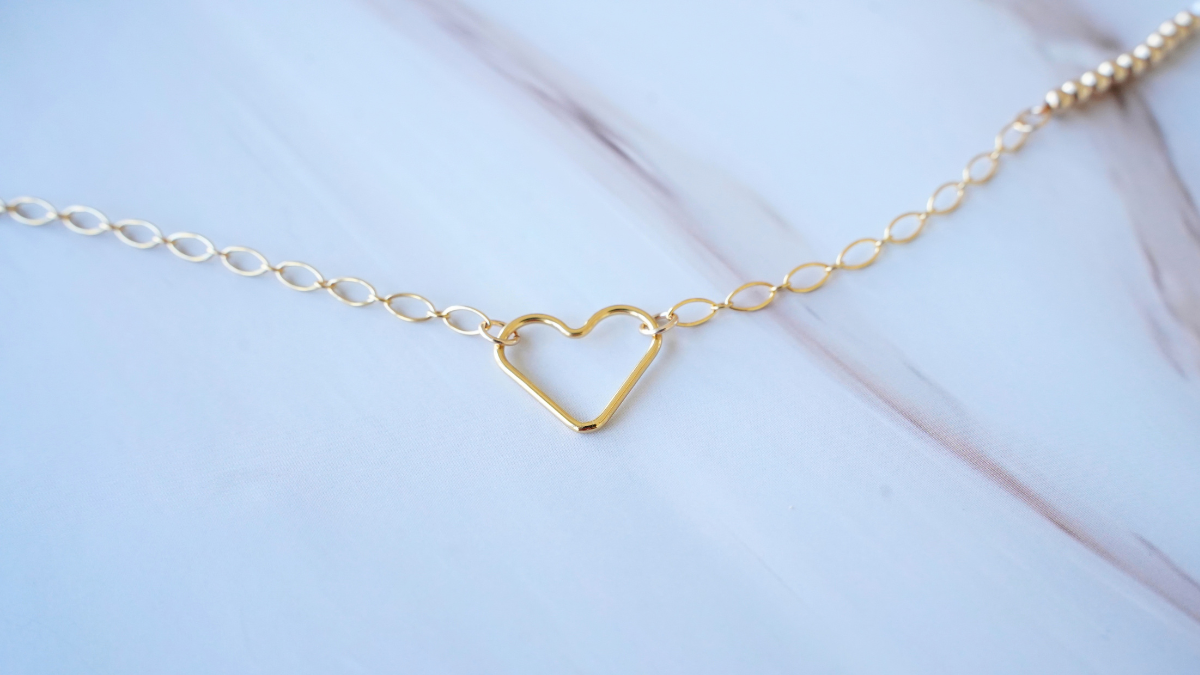 Collar de Gold Filled con cadena, perlas y un anillo en forma de corazón : Paso 6 Collar de Gold Filled con cadena, perlas y un anillo en forma de corazón : Paso 6