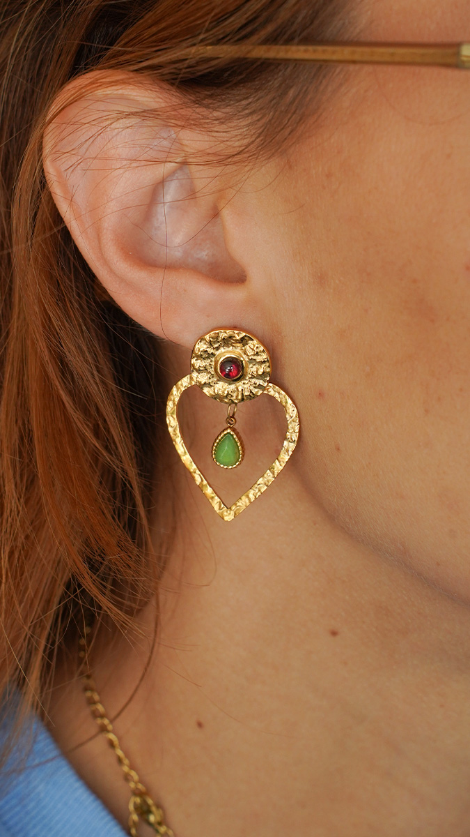 Esquema Pendientes con forma de corazón y colgantes con piedras preciosas Esquema Pendientes con forma de corazón y colgantes con piedras preciosas