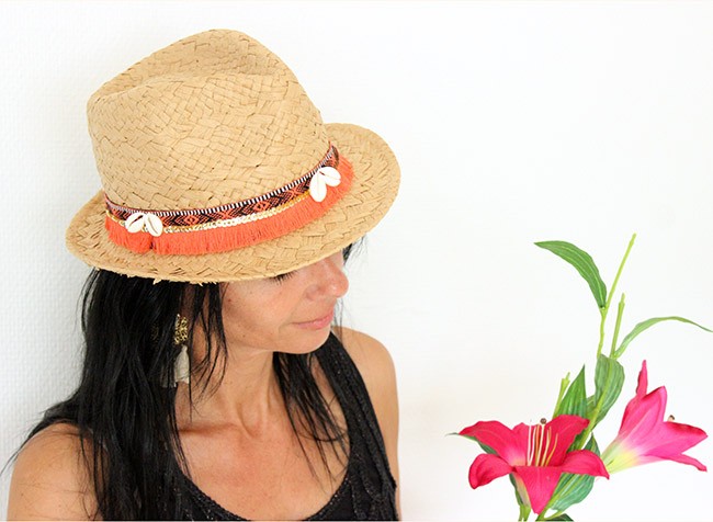 Esquema Sombrero panamá personalizado con trenza, lentejuelas y conchas de cauri
