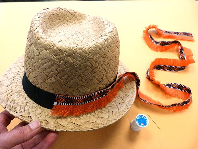Sombrero panamá personalizado con trenza, lentejuelas y conchas de cauri : Paso 1