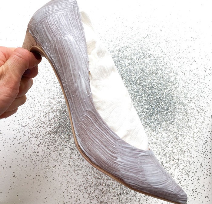 DIY Personalización de tacones con purpurina plateada : Paso 2 DIY Personalización de tacones con purpurina plateada : Paso 2