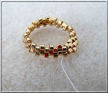 aretes con cristales de PureCrystal Salomé majestuosa azul y perlas de cal y vidrio y Amos® Khéops® por Puca® : Paso 2 aretes con cristales de PureCrystal Salomé majestuosa azul y perlas de cal y vidrio y Amos® Khéops® por Puca® : Paso 2