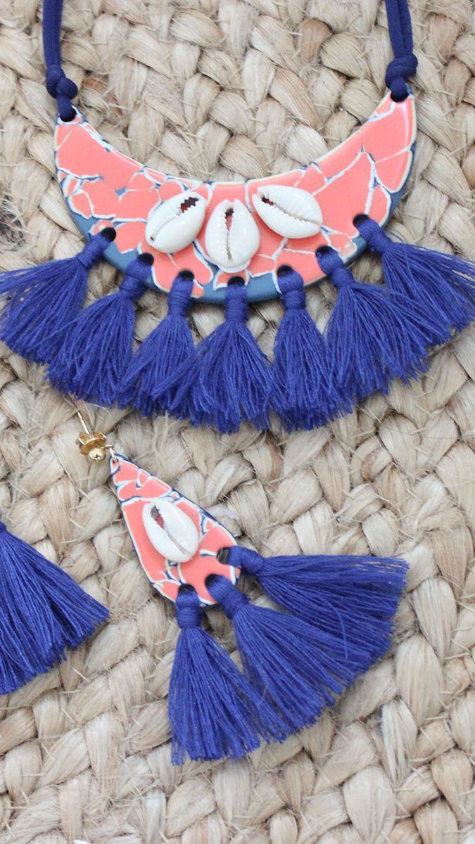 Esquema Pechera y pendientes de Fimo color flamenco con cowries Esquema Pechera y pendientes de Fimo color flamenco con cowries