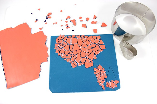 Pechera y pendientes de Fimo color flamenco con cowries : Paso 3 Pechera y pendientes de Fimo color flamenco con cowries : Paso 3