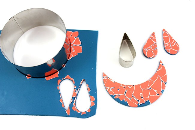 Pechera y pendientes de Fimo color flamenco con cowries : Paso 5 Pechera y pendientes de Fimo color flamenco con cowries : Paso 5