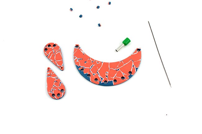 Pechera y pendientes de Fimo color flamenco con cowries : Paso 6 Pechera y pendientes de Fimo color flamenco con cowries : Paso 6