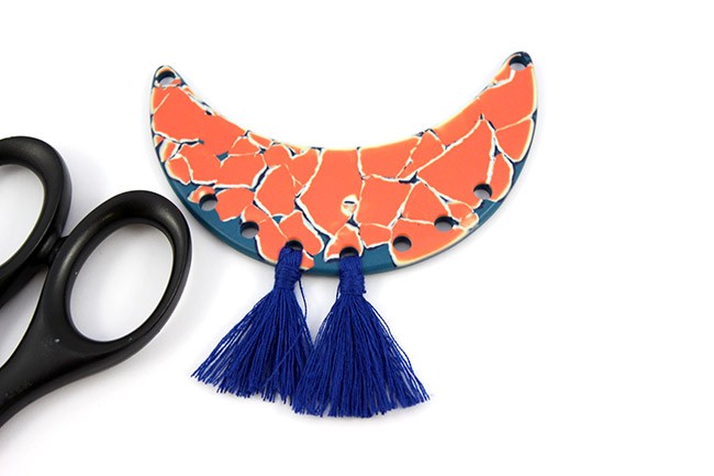 Pechera y pendientes de Fimo color flamenco con cowries : Paso 10 Pechera y pendientes de Fimo color flamenco con cowries : Paso 10