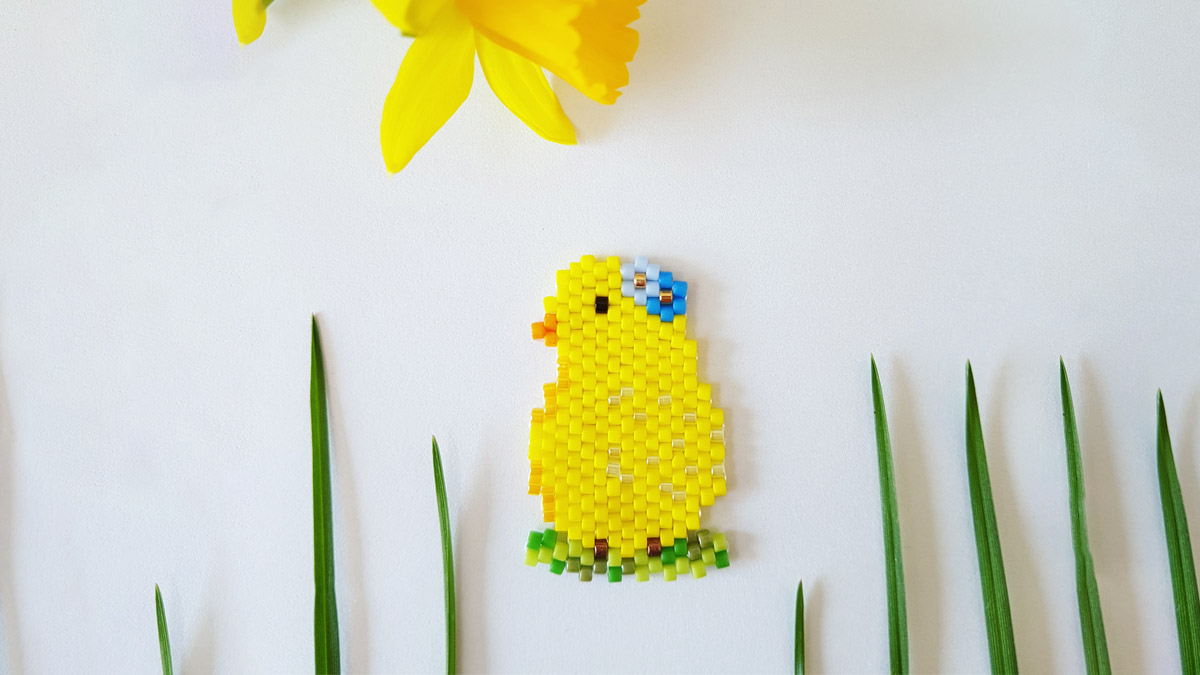Tejiendo brickstitch pollito de Pascua en Miyuki rebordea Lili Azalea