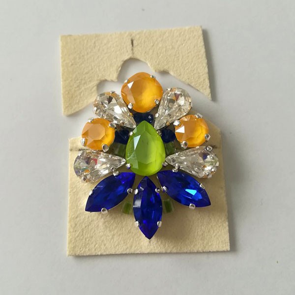 Pendientes de cabujón azul majestuoso, ranúnculo y lima de PureCrystal : Paso 16 Pendientes de cabujón azul majestuoso, ranúnculo y lima de PureCrystal : Paso 16