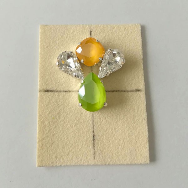 Pendientes de cabujón azul majestuoso, ranúnculo y lima de PureCrystal : Paso 7 Pendientes de cabujón azul majestuoso, ranúnculo y lima de PureCrystal : Paso 7