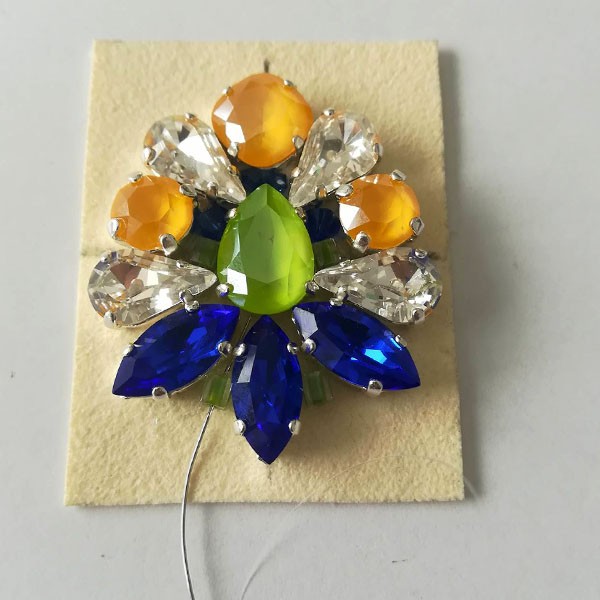 Pendientes de cabujón azul majestuoso, ranúnculo y lima de PureCrystal : Paso 14 Pendientes de cabujón azul majestuoso, ranúnculo y lima de PureCrystal : Paso 14