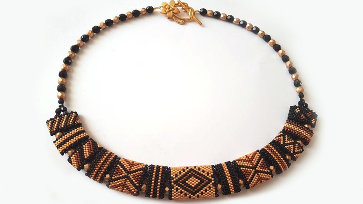 Esquema DIY collar en tejido peyote con Cuentas sinteticas de 2 agujeros Ovale Carrier y Miyuki Delicas