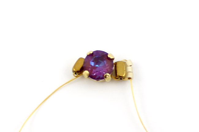 Pulsera tejida con punto cuadrado y cabujón PureCrystal DeLite : Paso 3