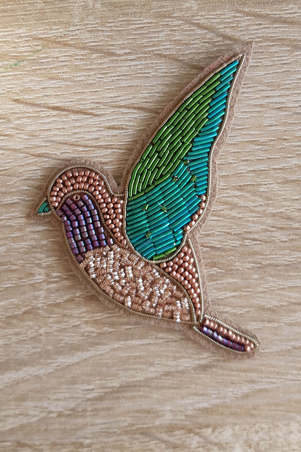 Esquema DIY Broche de pájaro bordado en oro con cannetille y jaseron por Dame Moustache Esquema DIY Broche de pájaro bordado en oro con cannetille y jaseron por Dame Moustache
