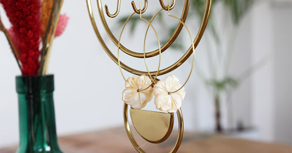 Esquema Pendientes fáciles DIY de flores nacaradas y borlas Esquema Pendientes fáciles DIY de flores nacaradas y borlas