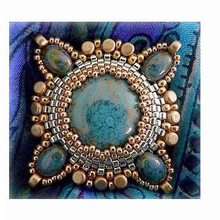 Schema bijou broche Sati en perles en verre Samos par Puca